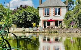 Le Moulin de Bury, Maison de campagne au bord de la rivière à 13 kms au Sud de Rennes